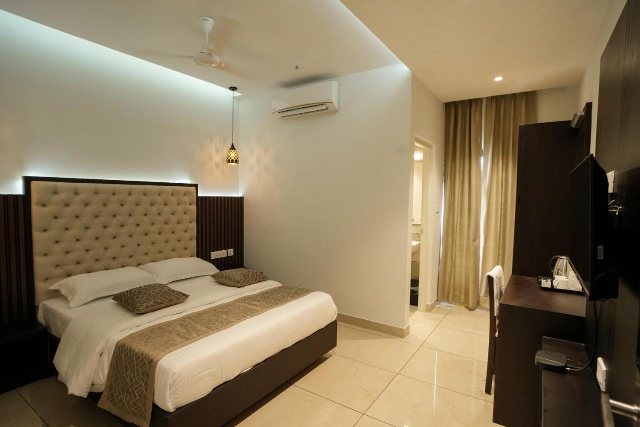 Sulu Residency Hotel Kochi Exterior photo