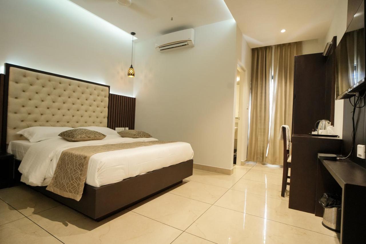 Sulu Residency Hotel Kochi Exterior photo